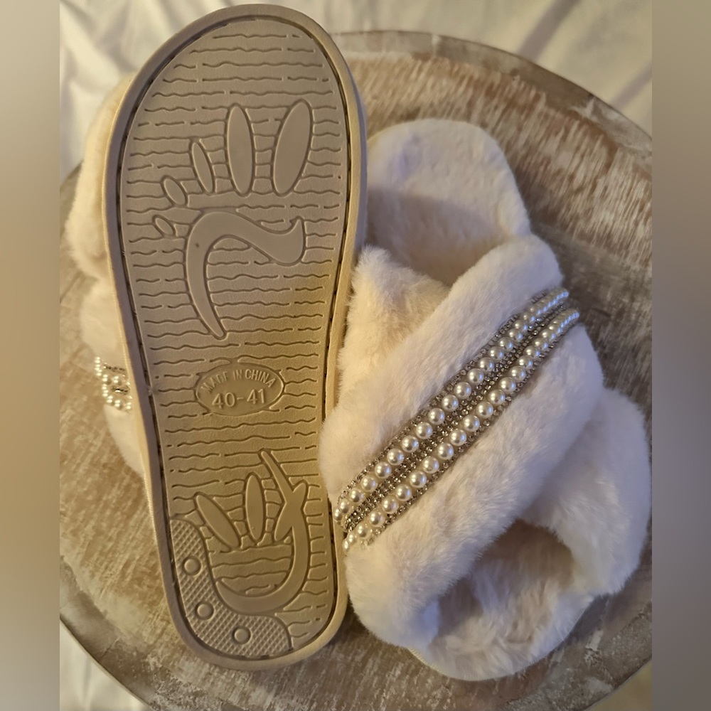 Pearl Slippers - Picture 3 of 3